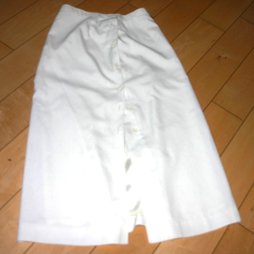 Saks Fifth Avenue SFAntastic White Open Front Skirt Size 4 Fully Lined Pristine